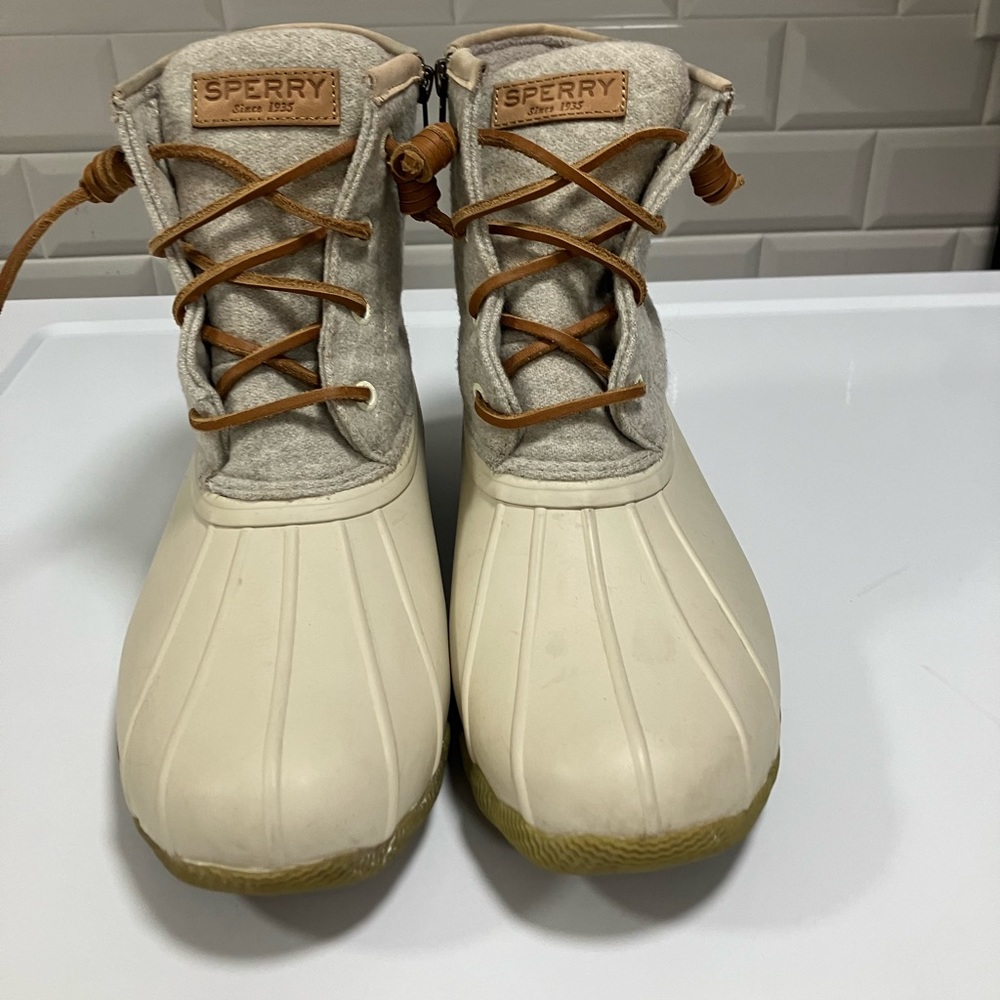 Women’s size 8.5 thinsulate sperry duck boots